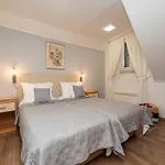 Neve - Two Bedroom Lejlighed