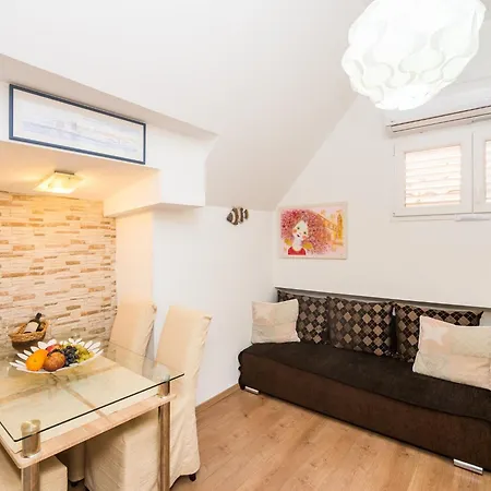 Neve - Two Bedroom Apartment *
