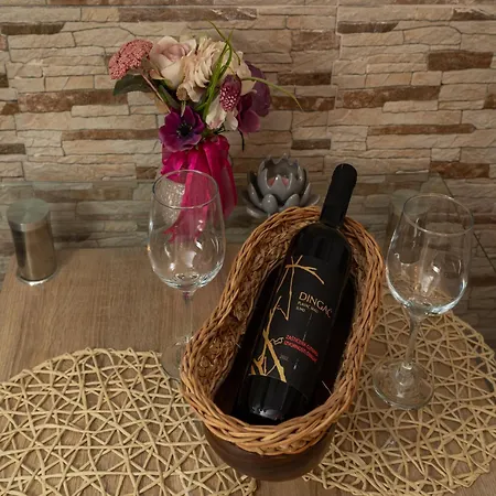 Neve - Two Bedroom דירה